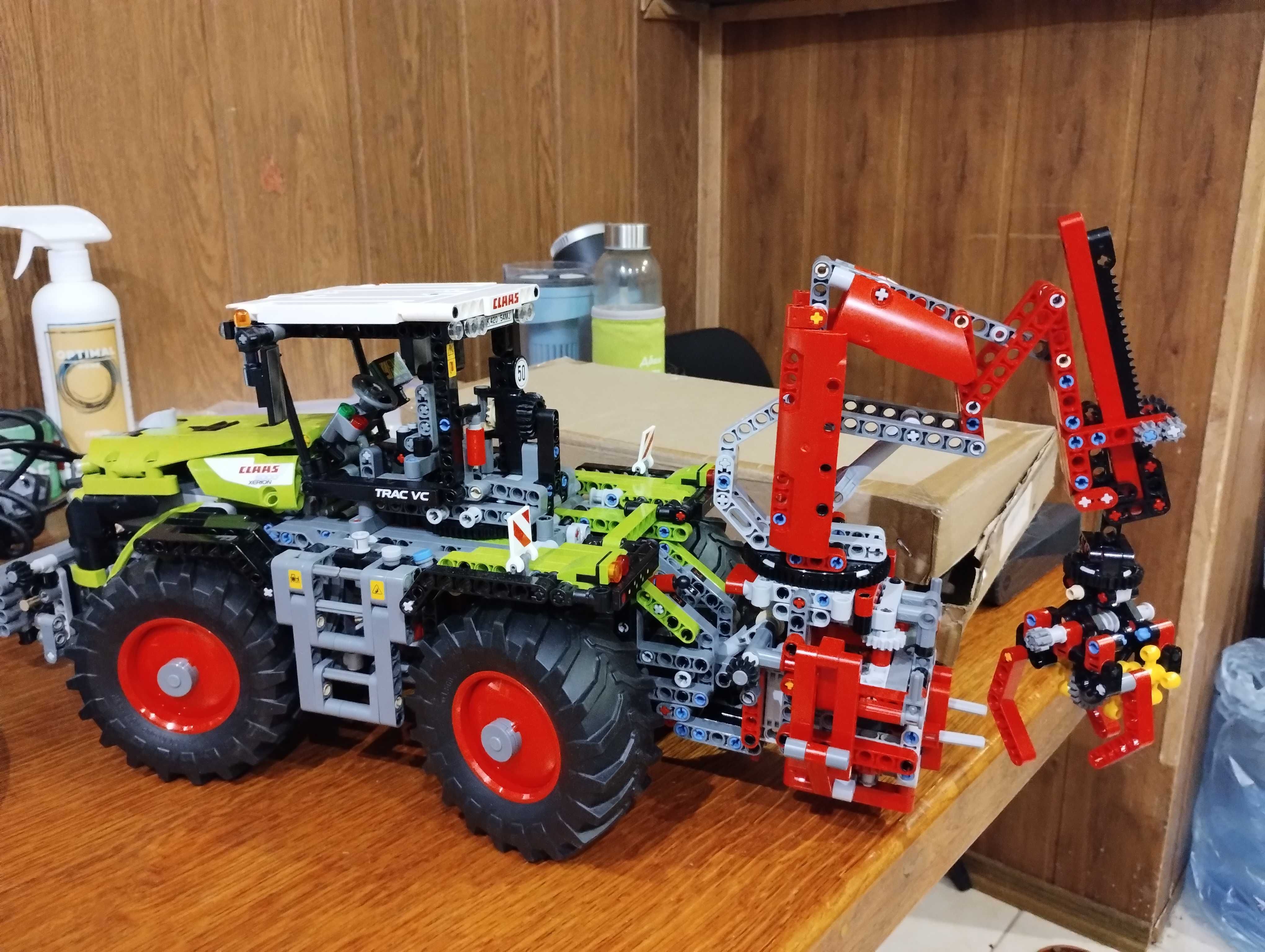 Конструктор LEGO Technic CLAAS XERION 5000 TRAC VC (42054)