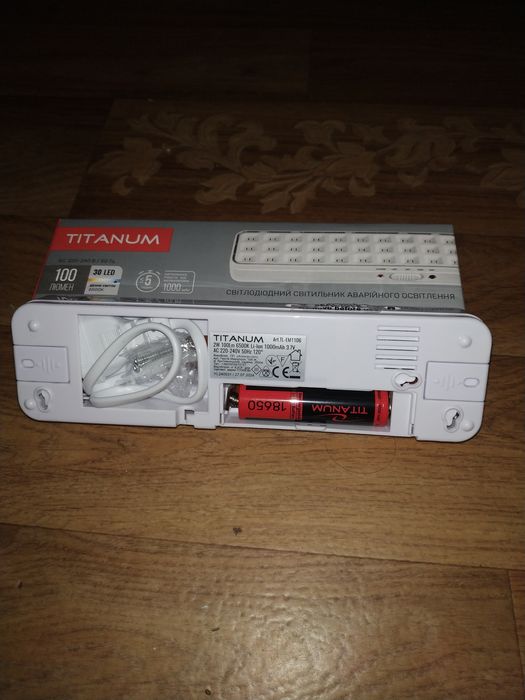 Шара! LED светильник аварийный TITANUM 30 LED 6500K