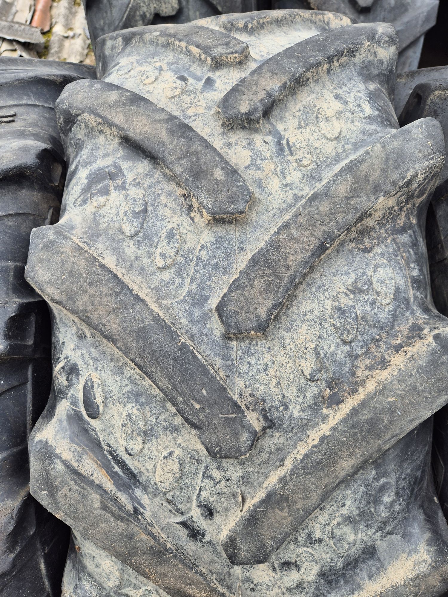 Opony 360/70r20  360/70-20