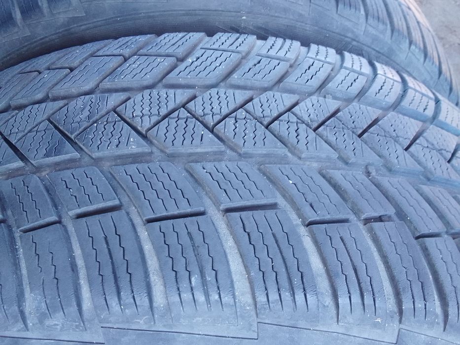 Cena za 2 Opony zimowe 235/60r18 VREDESTEIN 2021r