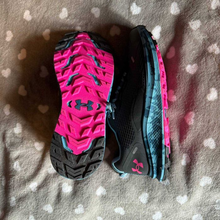 Спортивні кросівки