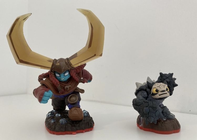 Variados personagens de Skylanders