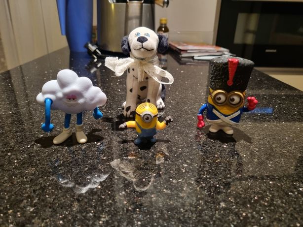 Zabawki z zestawów Happy Meal MC Donalds figurki Minionki Chmurka pies