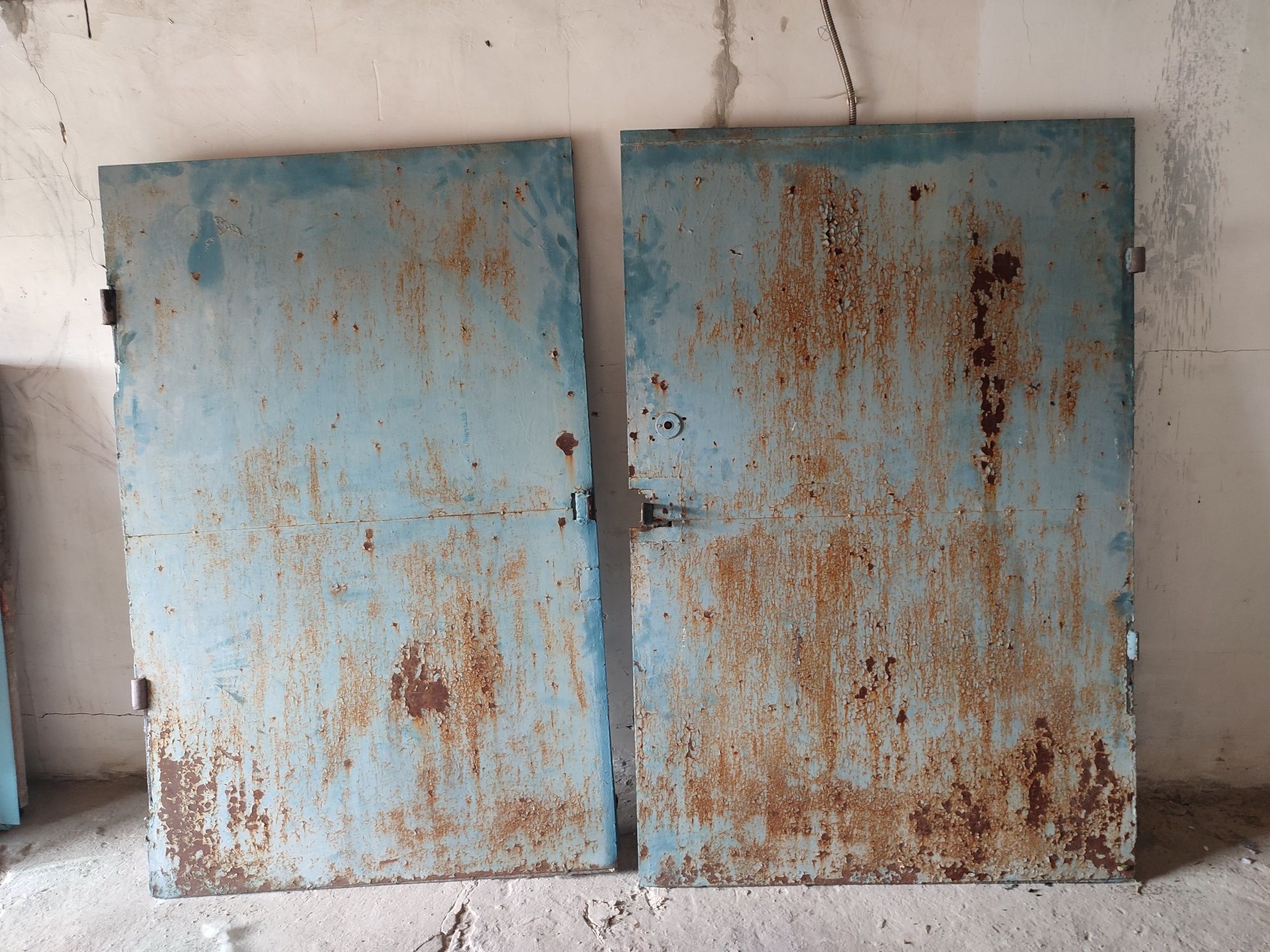 Продам ворота в гараж