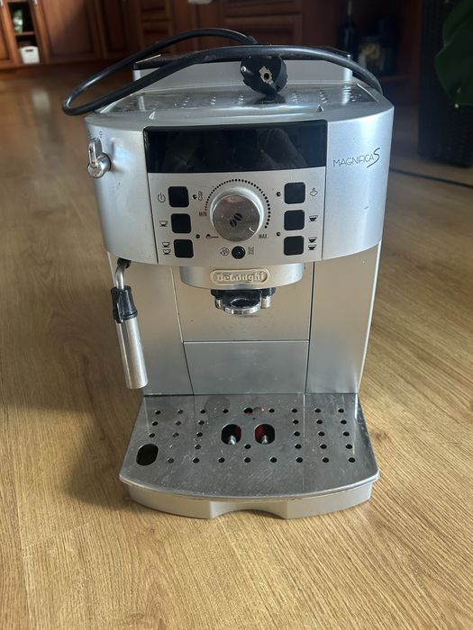 Ekspres do kawy delonghi magnefica S