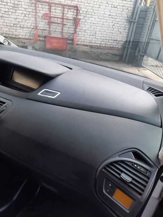 Продам семейное авто