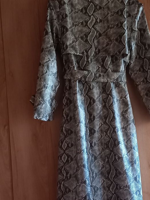 Плащ підшкіру пітона