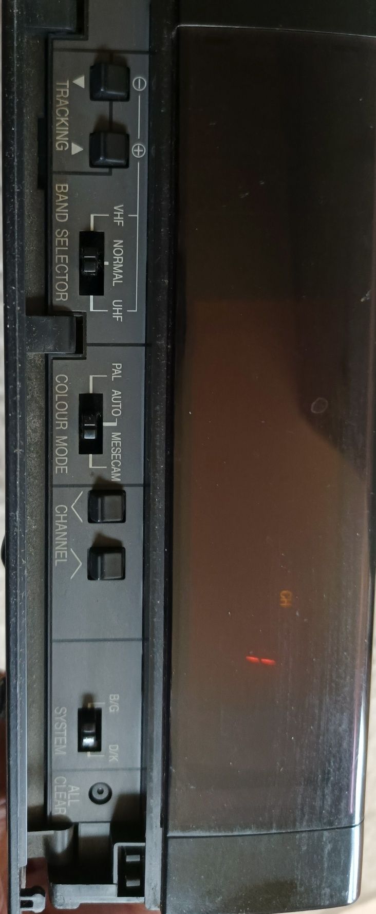 Sharp VC-A105B - magnetowid z lat 90