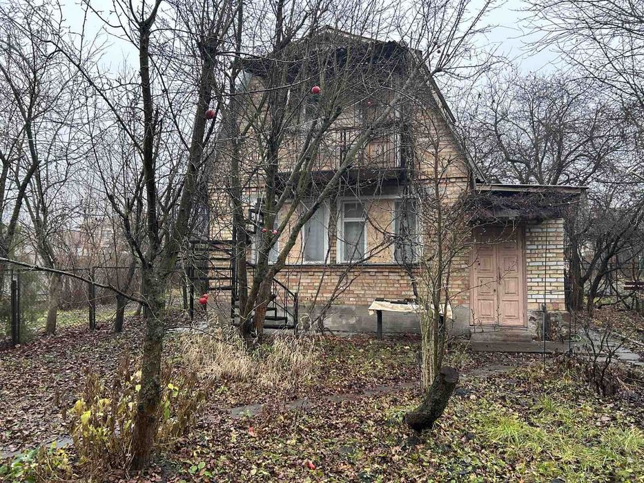 Будинок з ділянкою в с.Забуччя. Бучанський район.