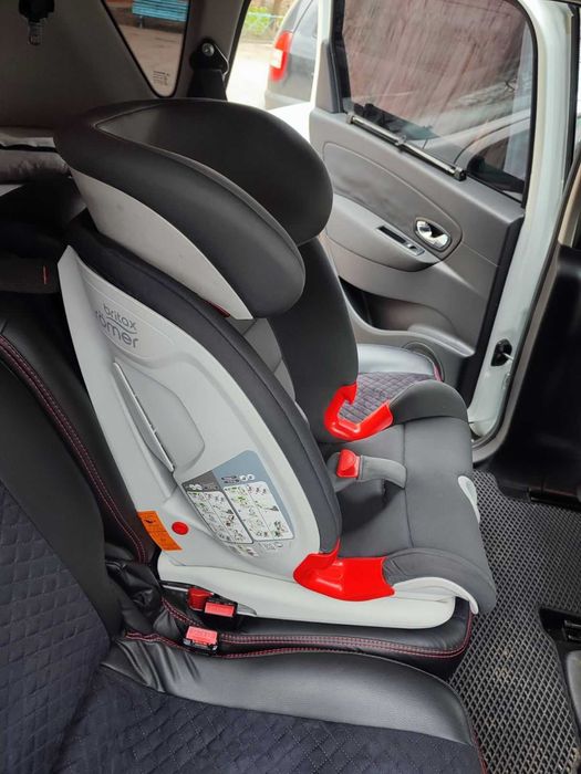 Автокрісло Britax Romer Advansafix III