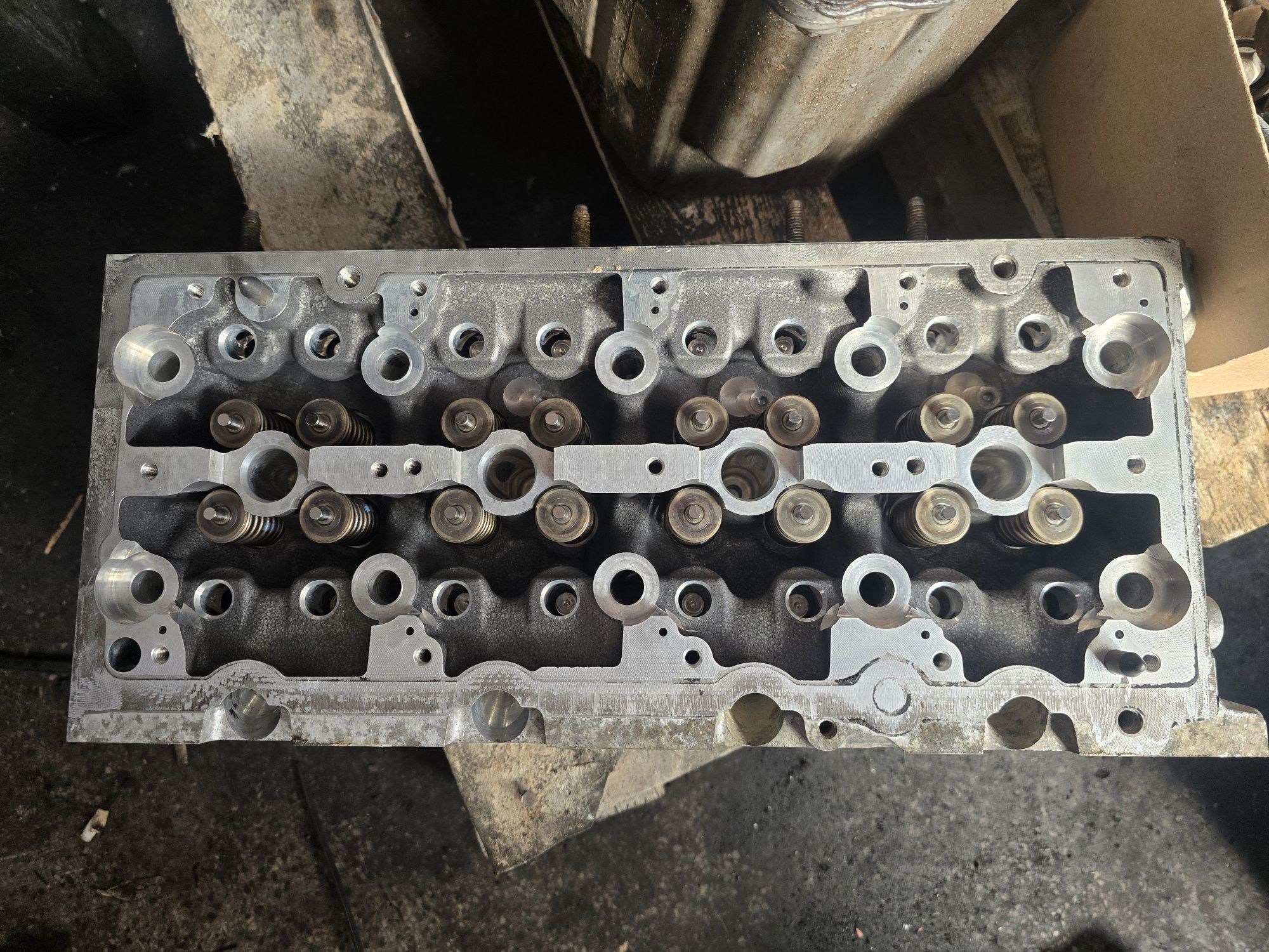 Głowica silnika MAN TGE VW CRAFTER 04L103403R