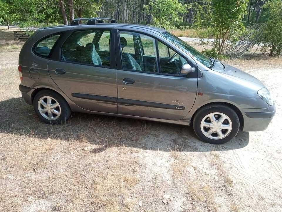 Vendo um Renault Scenic 2001 1.4 16v gasolina 135.000 km