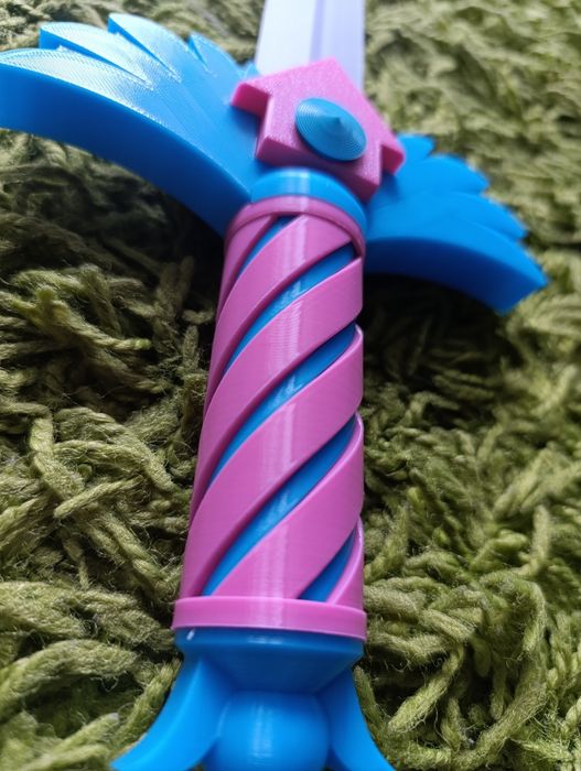 Ніж (меч, кинджал) /також є ключі з лабіринту " Гра в кальмара"