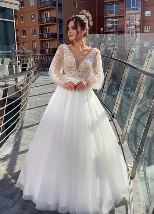 Весільна сукня.