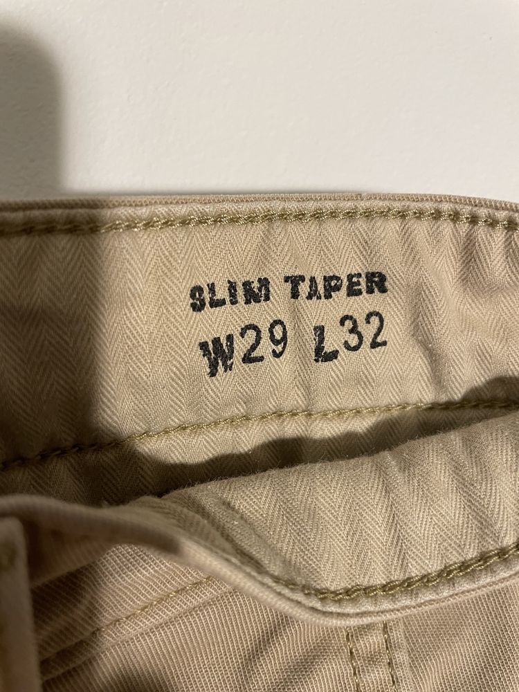 Beżowe spodnie levi’s chino