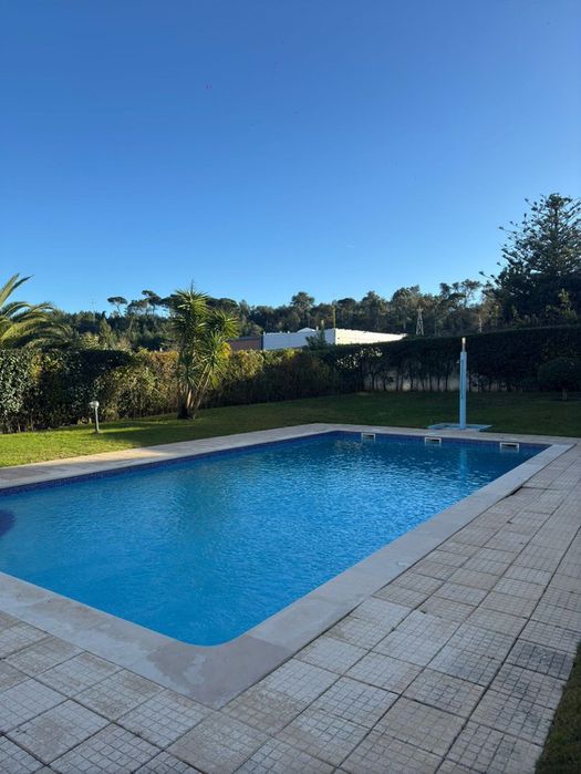 Arrenda-se Quarto Suíte – Santana, sesimbra