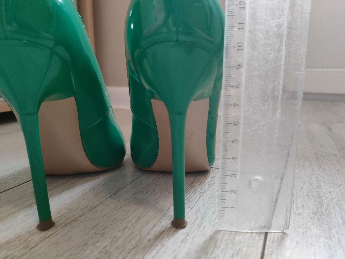 Туфли лакированные зелёные на высоком каблуке