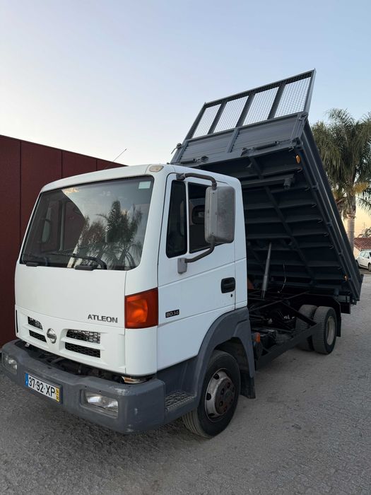 Nissan Atleon 8T tribasculante