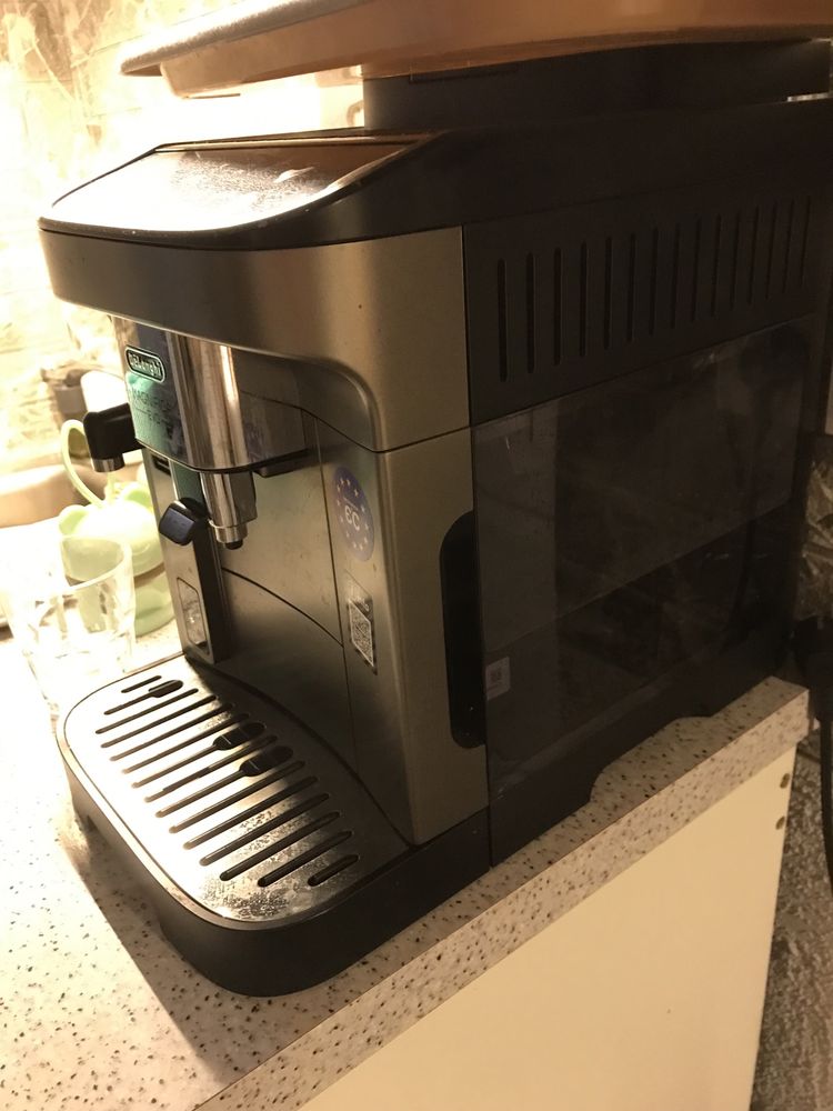 Продам кофемашина кавомашинаDelonghi