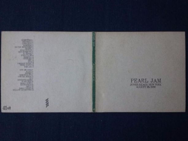 Pearl Jam - "Jones Beach, New York" (2x CD aúdio, com pouco uso)