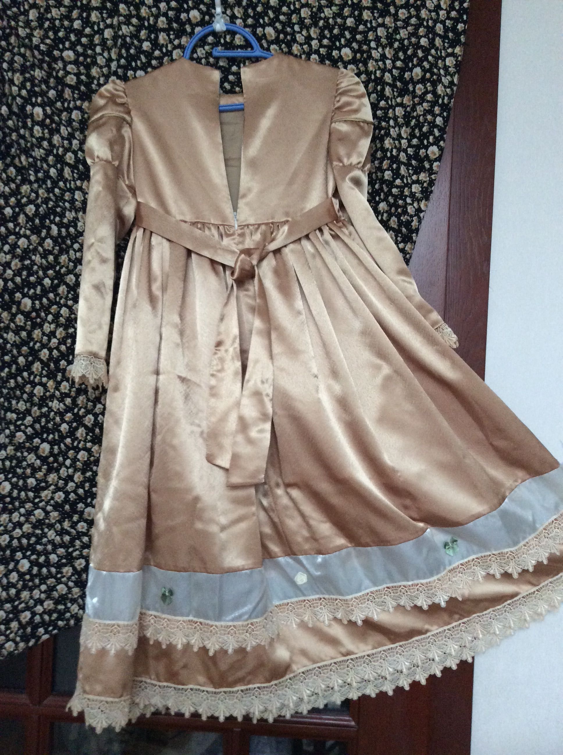 нарядное платье золотистого цвета, рост 140,  киев