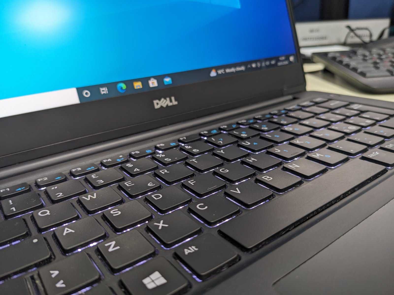 Безрамочний Ноутбук Dell Inspiron 7370 з пасивним охолодженням
