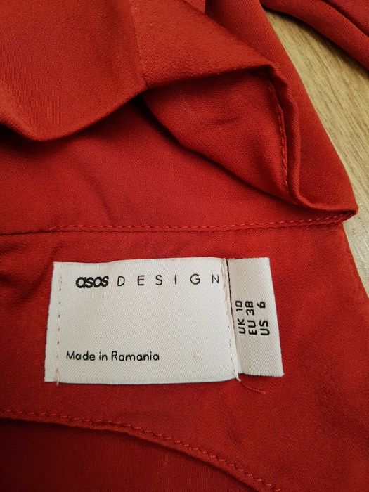 Koktajlowa satynowa sukienka ASOS wesele impreza