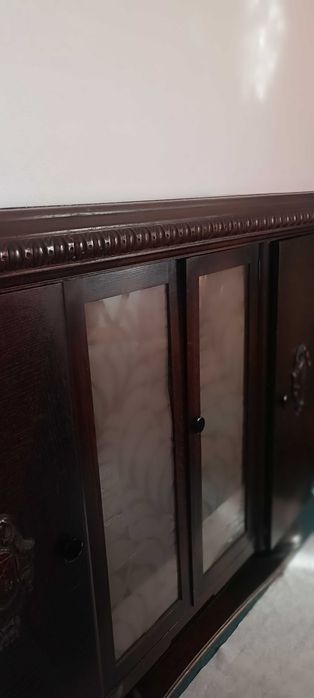 Móvel em madeira maciça