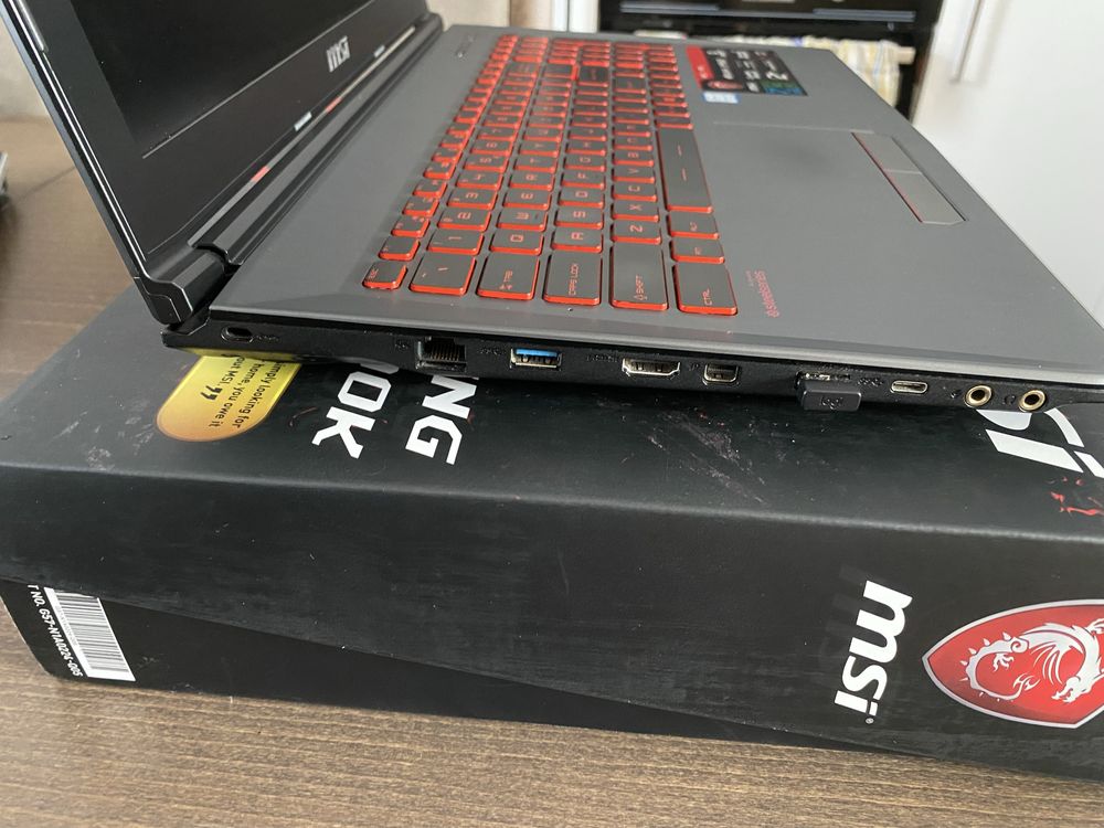 Laptom MSI GV62 7RC