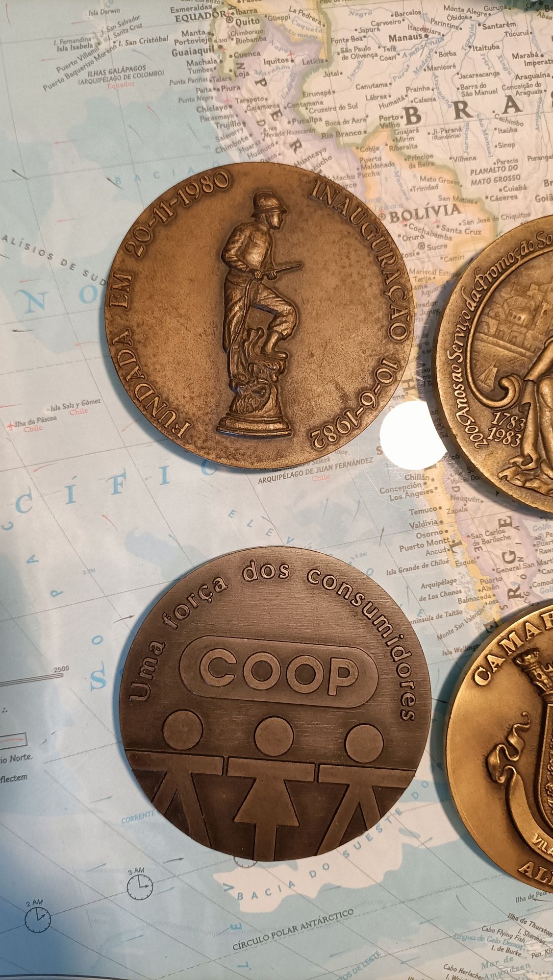 Várias medalhas em bronze