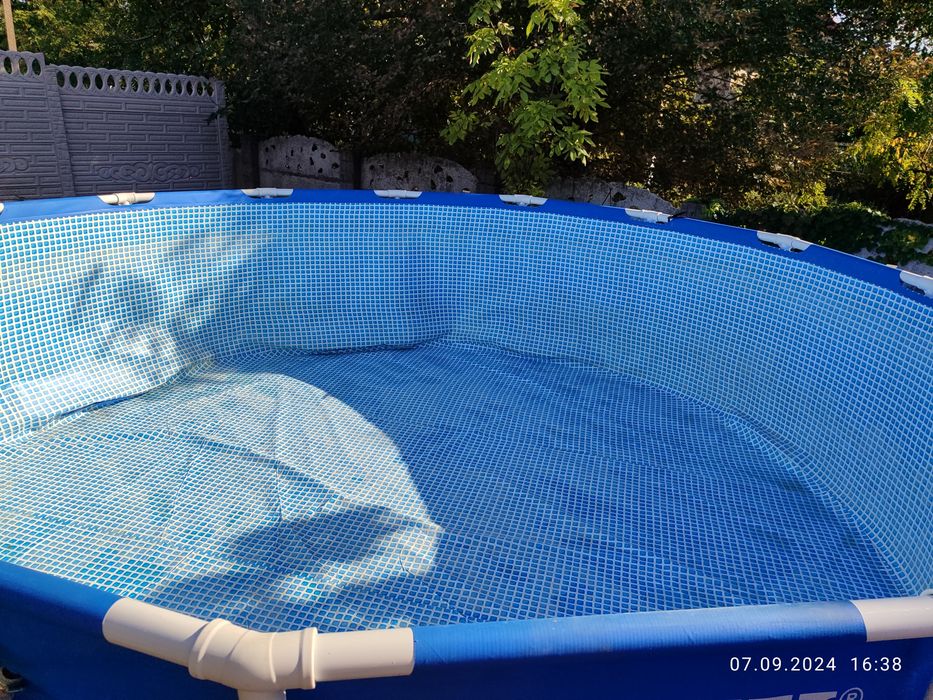 Продам басейн на 16 кубів