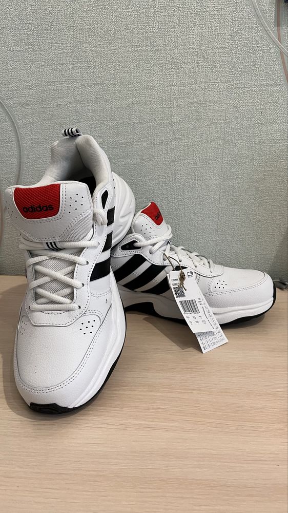 Чоловічі кросівки Adidas Strutter 44, 27,5 - 28 см