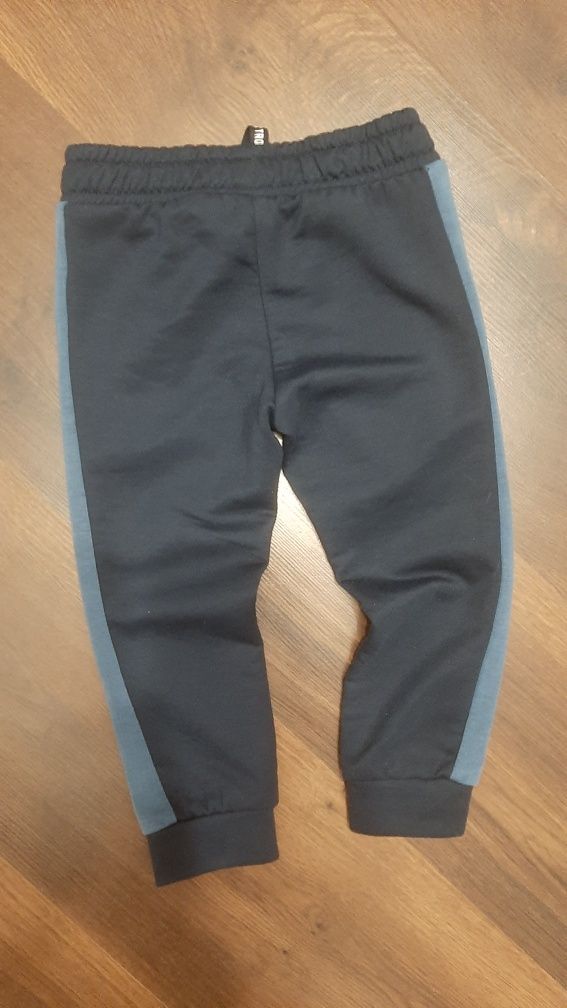C&a granatowe spodnie dresowe 92