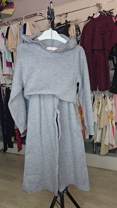 Костюм святковий в камінцях трикотаж