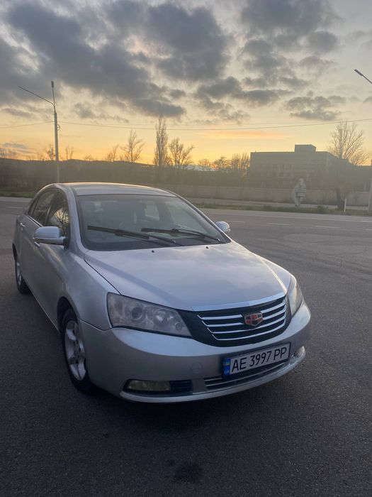 Срочно Продам Джили емгранд ес7 в хорошем состоянии