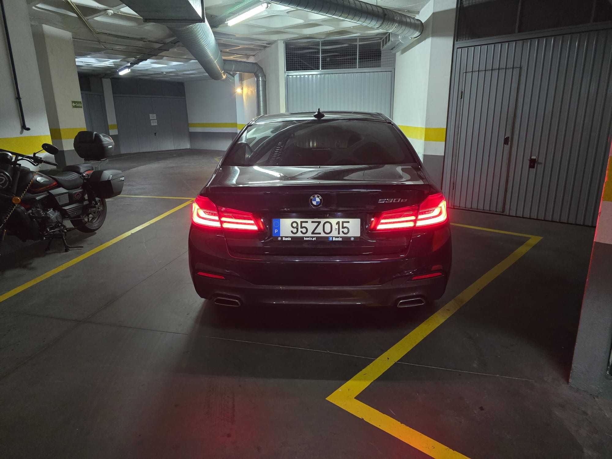 BMW 530E Performance Pack M - Nacional e pouco kms - Iva não dedutível