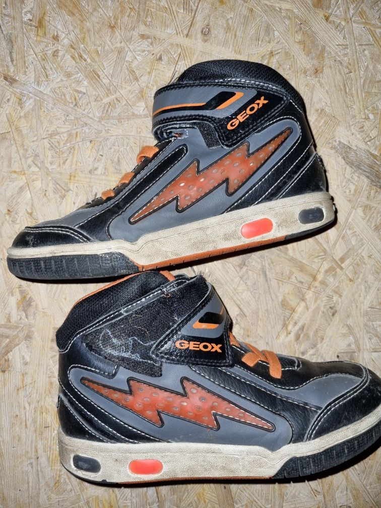 Buty dla dziecka świecące Geox r.33