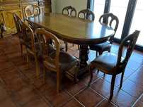 Mobilia de sala (louceiro, mesa e cadeiras)
