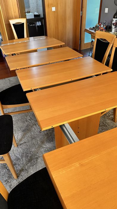 Conjunto mesa de sala de jantar com 6 cadeiras e Vitrina