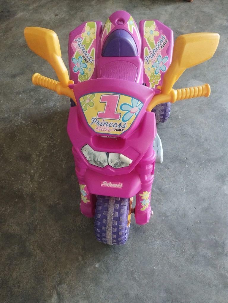 Mota com bateria princesas