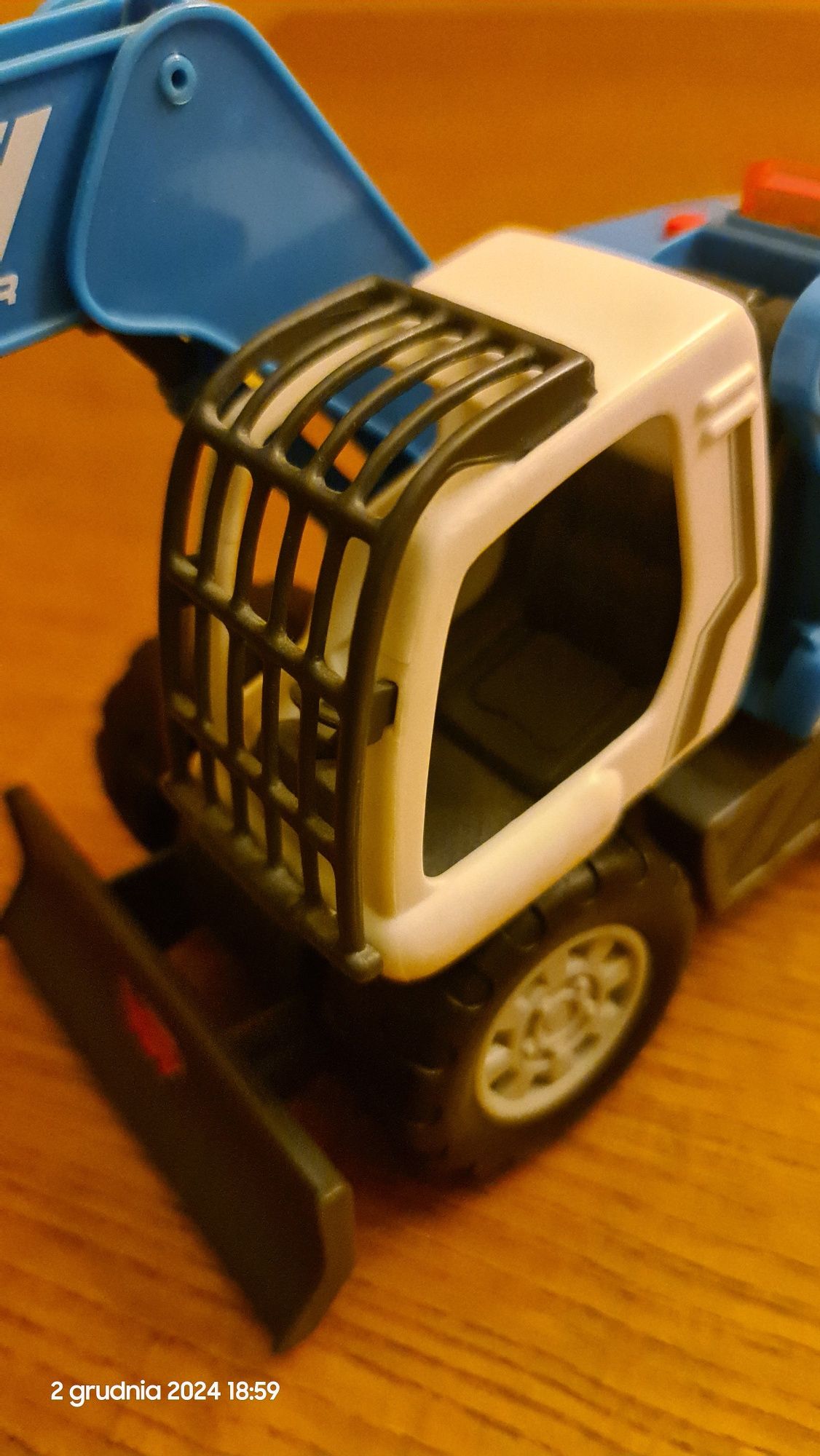 Koparka Dickie Toys. Sygnał świetlny i dźwiękowy. Ruchome ramię.