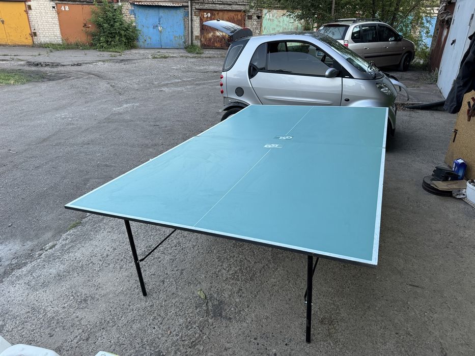 Тенісний стіл тільке поверхня з двох одиниць