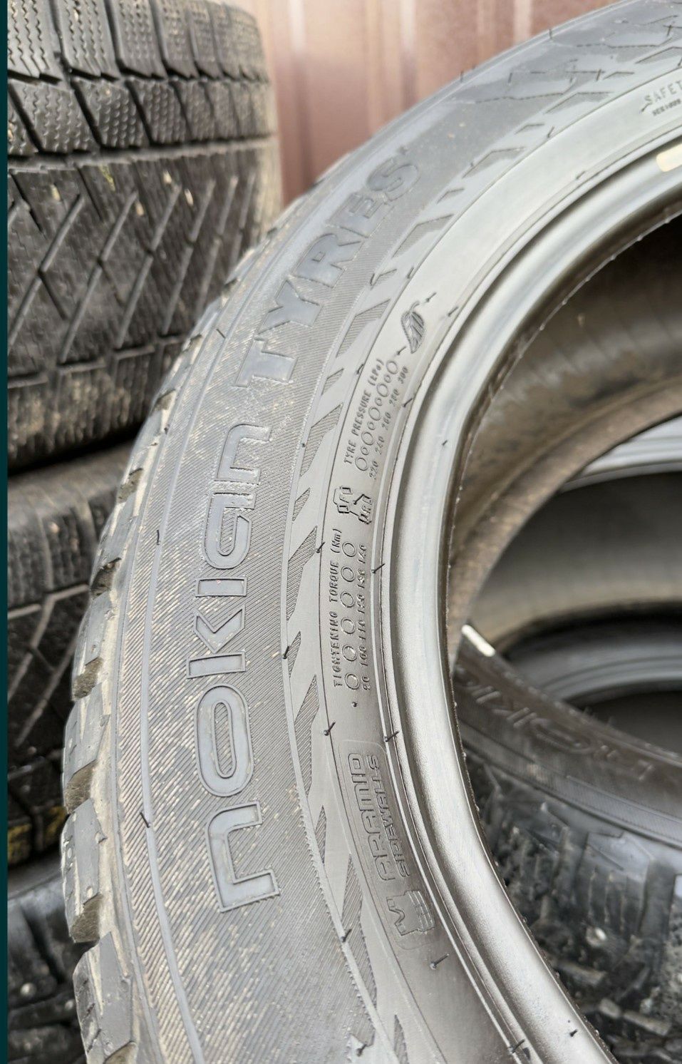 Шини зимові NOKIAN 225 / 45 / R17