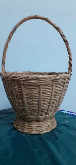 Cesto feito de cana, artesanato típico do Algarve