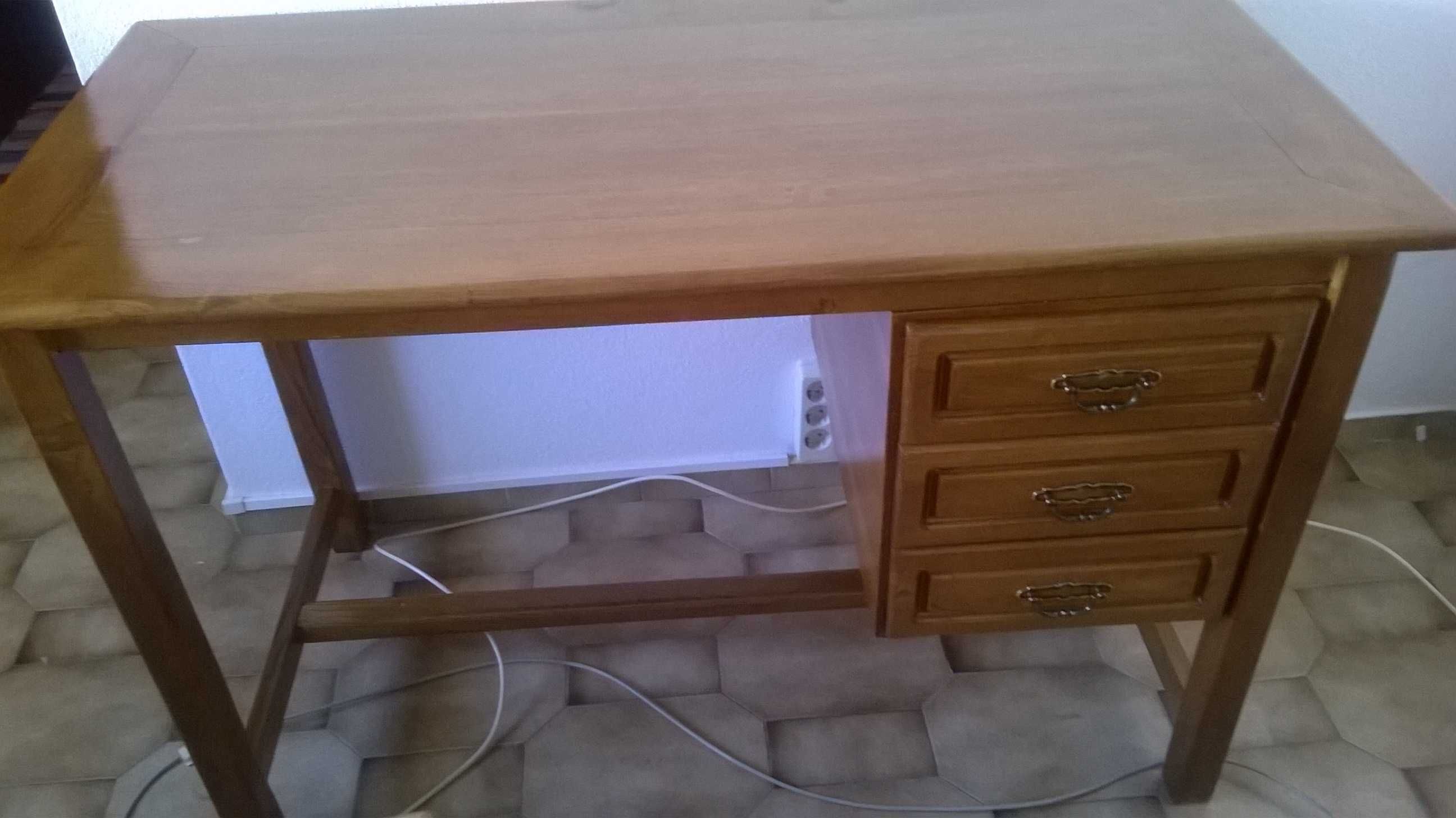 mesa de trabalho/secretária