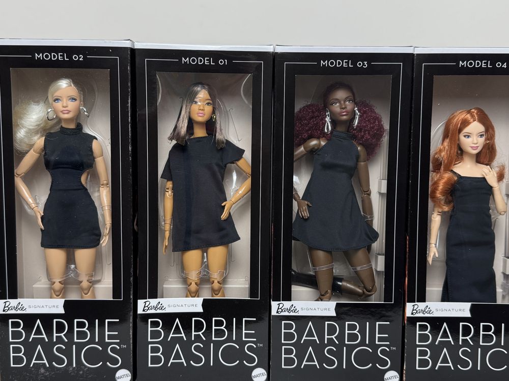 Колекційна лялька Барбі Barbie Basics Model 02 зі світлим волоссям
