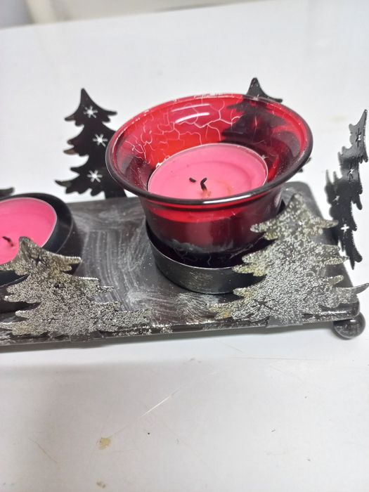 Suporte pra 3 velas ,copinhos incluídos.