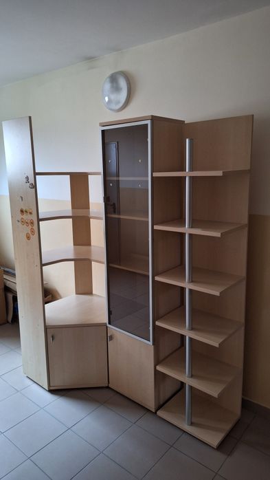 Komplet mebli do pokoju dla młodzieży