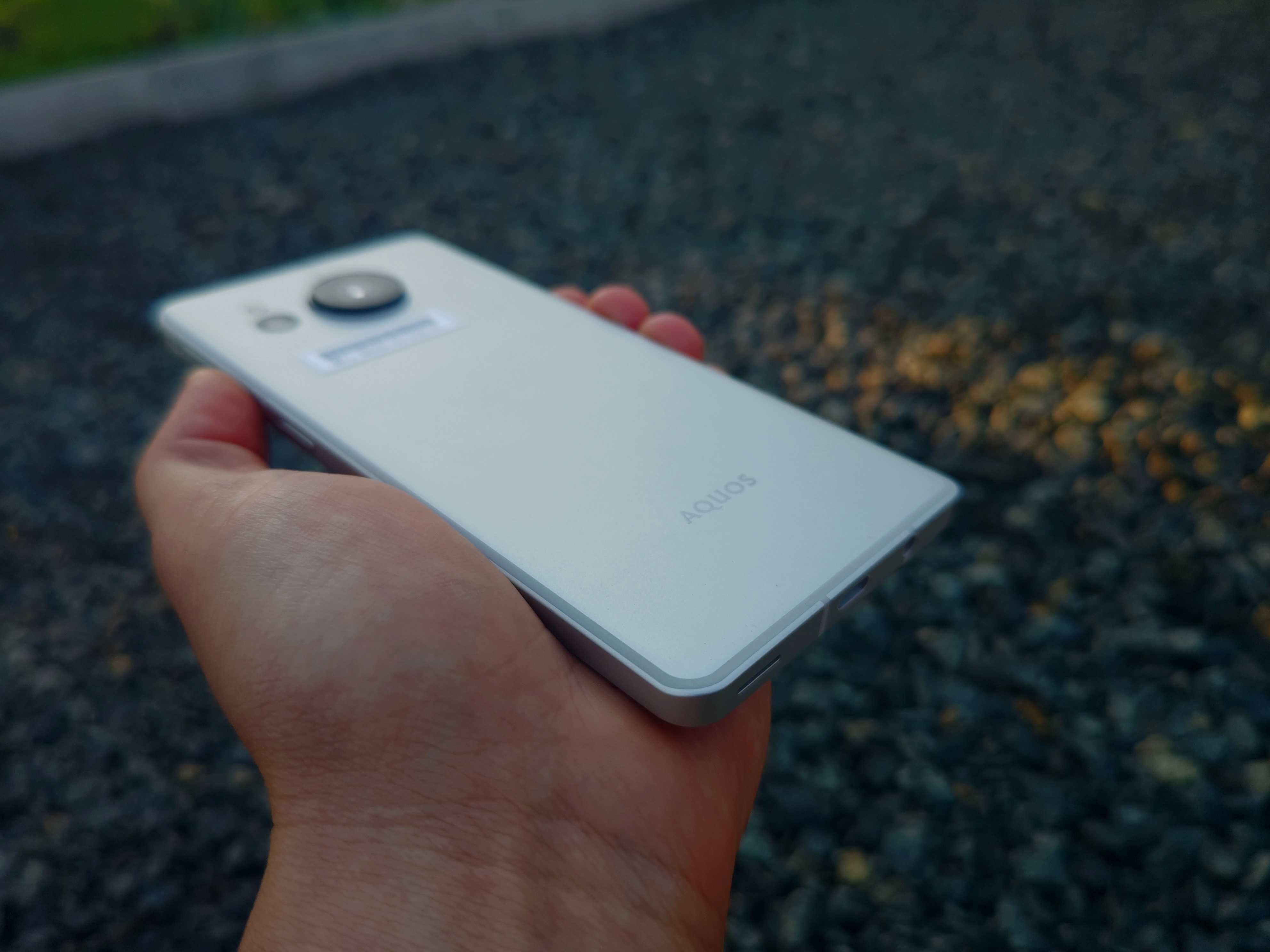 Протиударний смартфон Sharp A208SH (2sim,5050ma,6.4" 240гц,IP68,6\128)