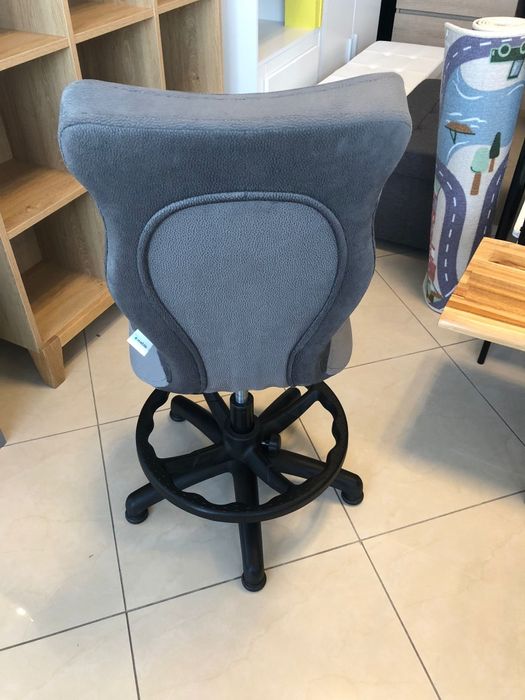 Krzesło do biurka fotel obrotowy profilowane Entelo Meblik prezent